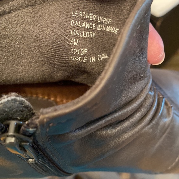 New SIZE 8 Booties in Brown  by Earth Origins all leather - Picture 4 of 9